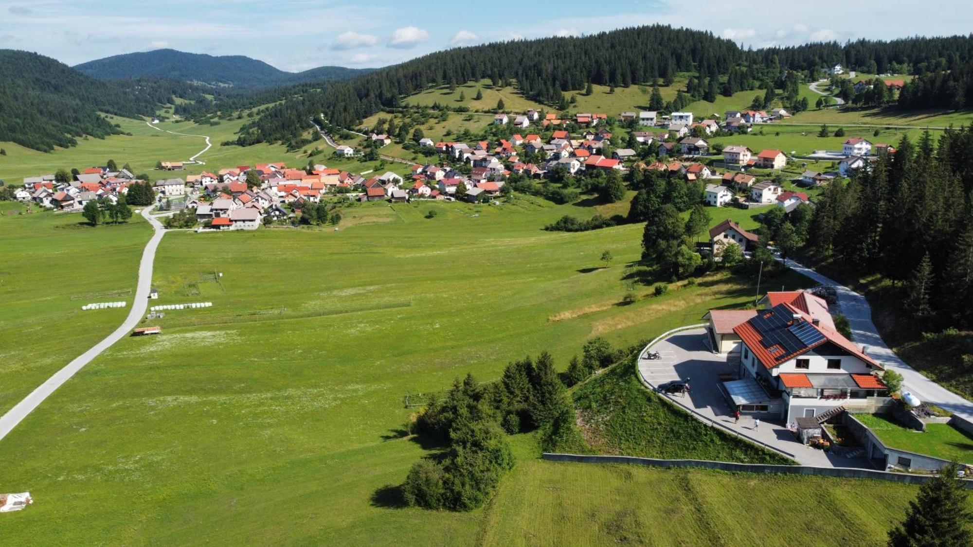 Hotel And Restaurant Ana Hrib-Loski Potok Экстерьер фото