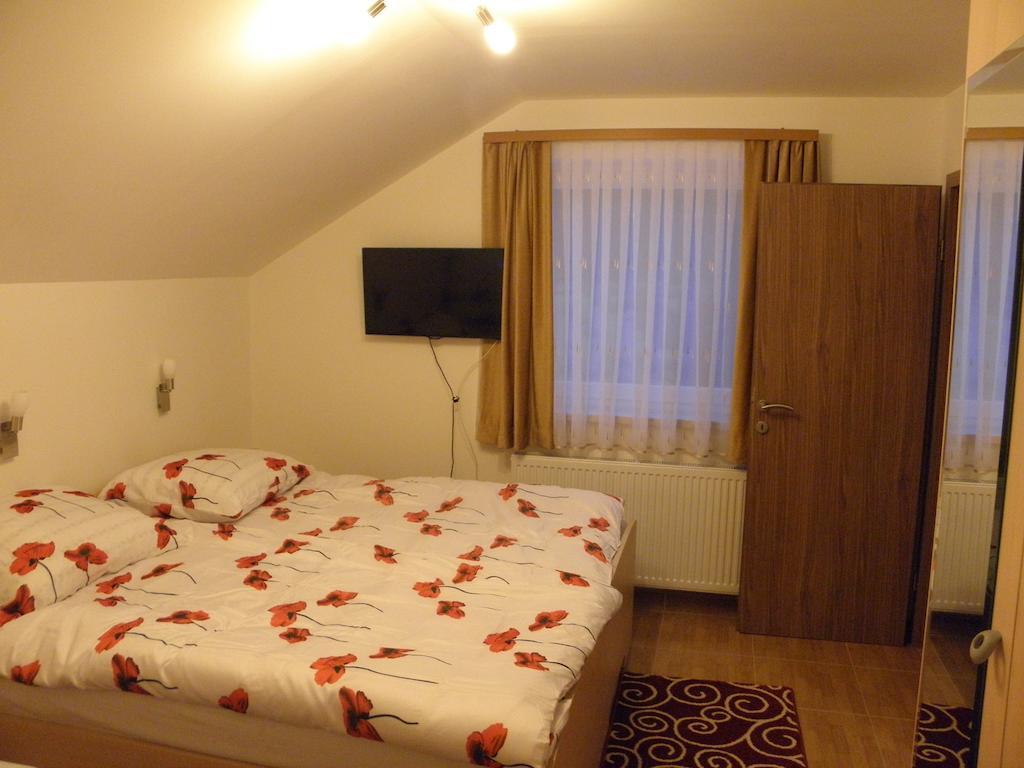 Hotel And Restaurant Ana Hrib-Loski Potok Экстерьер фото