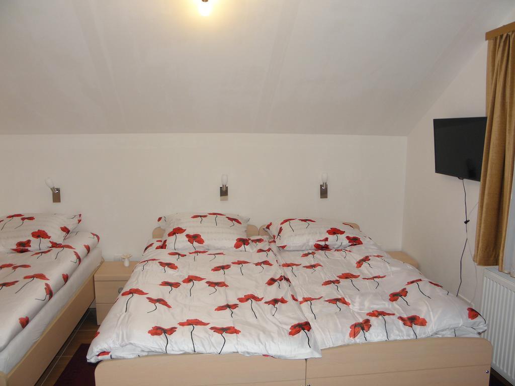 Hotel And Restaurant Ana Hrib-Loski Potok Экстерьер фото