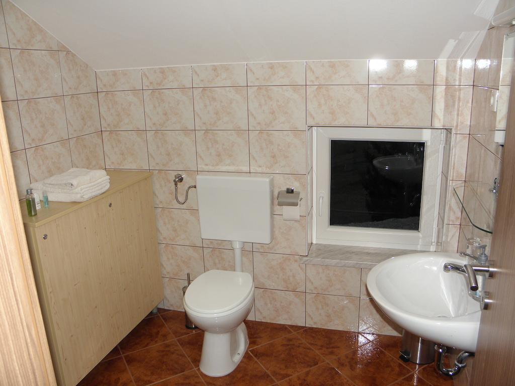 Hotel And Restaurant Ana Hrib-Loski Potok Номер фото