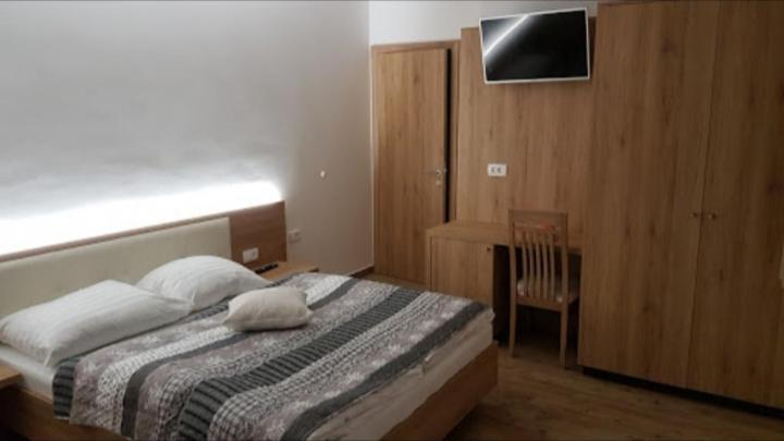 Hotel And Restaurant Ana Hrib-Loski Potok Экстерьер фото
