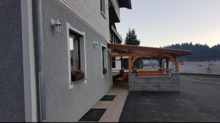 Hotel And Restaurant Ana Hrib-Loski Potok Экстерьер фото